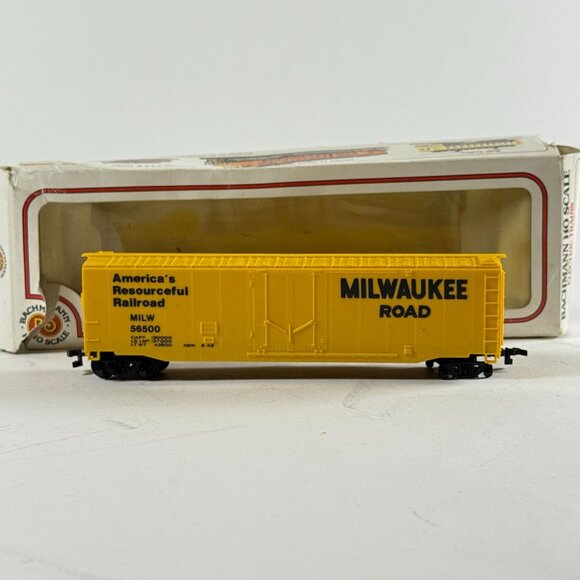 Bachmann HO Scale Milwaukee Road Box Car Yellow Model Train Freight - Picture 2 of 9